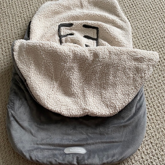 JJ Cole bundle me - Picture 6 of 9